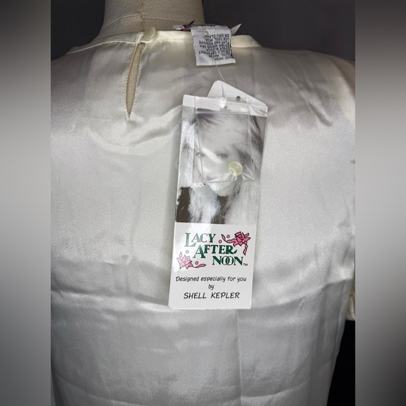 Vintage Lace After Noon Ivory Satin Blouse – NWT – Size M - Picture 5 of 8